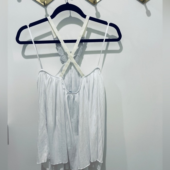 Moda International, Victoria’s Secret White Criss Cross Strap Flowy Top, Sz. M - Picture 4 of 4